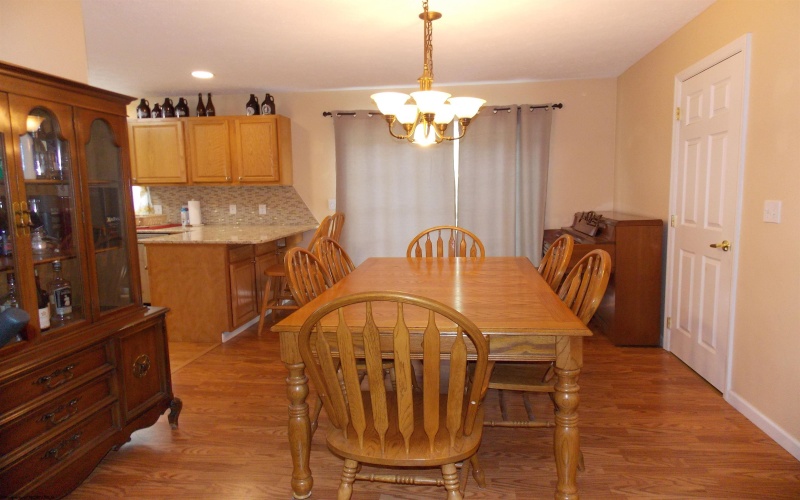 260 Donna Avenue, Morgantown, West Virginia 26505, 3 Bedrooms Bedrooms, 6 Rooms Rooms,2 BathroomsBathrooms,Single Family Attached,For Sale,Donna,10159312