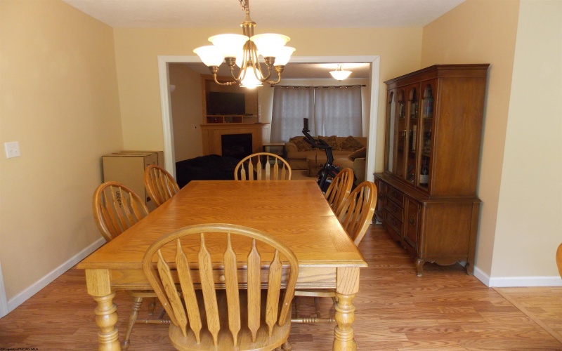 260 Donna Avenue, Morgantown, West Virginia 26505, 3 Bedrooms Bedrooms, 6 Rooms Rooms,2 BathroomsBathrooms,Single Family Attached,For Sale,Donna,10159312