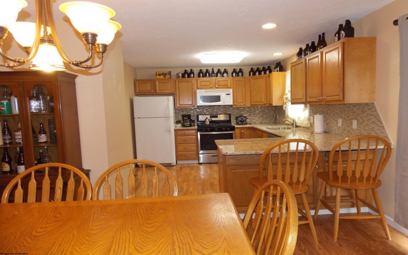 260 Donna Avenue, Morgantown, West Virginia 26505, 3 Bedrooms Bedrooms, 6 Rooms Rooms,2 BathroomsBathrooms,Single Family Attached,For Sale,Donna,10159312