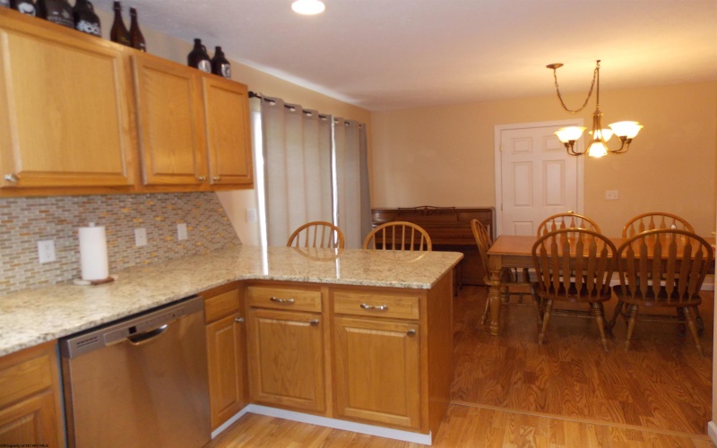 260 Donna Avenue, Morgantown, West Virginia 26505, 3 Bedrooms Bedrooms, 6 Rooms Rooms,2 BathroomsBathrooms,Single Family Attached,For Sale,Donna,10159312