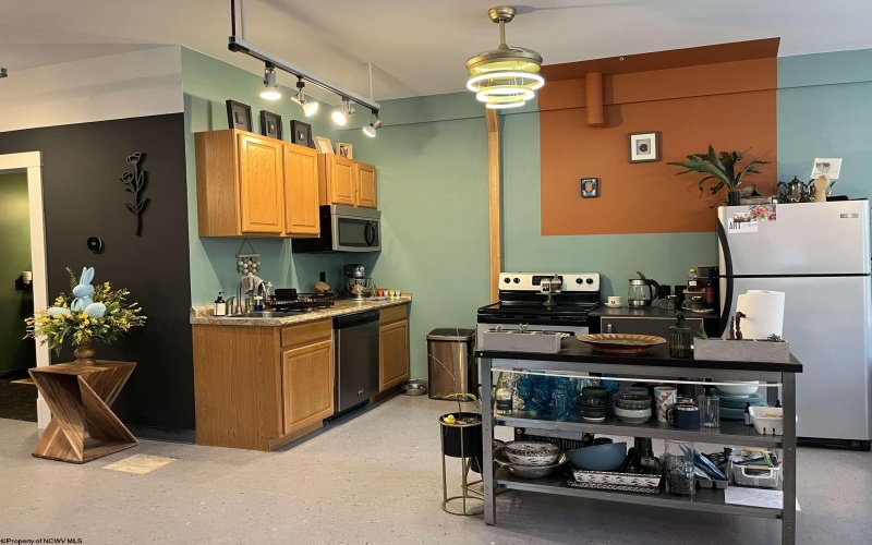 242 East Avenue, Thomas, West Virginia 26292, 1 Bedroom Bedrooms, 2 Rooms Rooms,1 BathroomBathrooms,Single Family Attached,For Sale,East,10159317