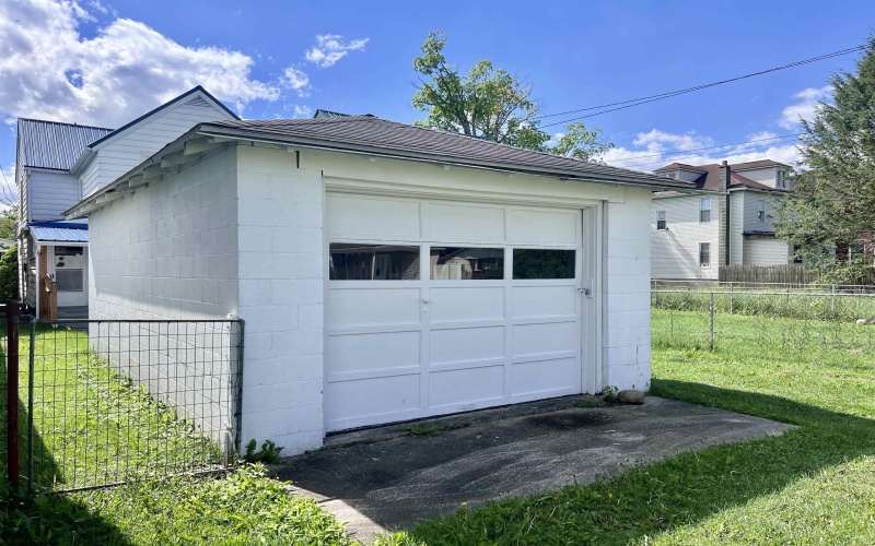 1416 Davis Avenue, Elkins, West Virginia 26241, 3 Bedrooms Bedrooms, 8 Rooms Rooms,1 BathroomBathrooms,Single Family Detached,For Sale,Davis,10159329