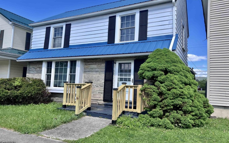 1416 Davis Avenue, Elkins, West Virginia 26241, 3 Bedrooms Bedrooms, 8 Rooms Rooms,1 BathroomBathrooms,Single Family Detached,For Sale,Davis,10159329