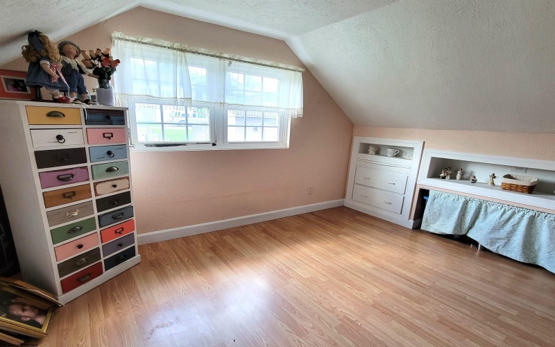 402 Fowler Avenue, Clarksburg, West Virginia 26301, 3 Bedrooms Bedrooms, 4 Rooms Rooms,1 BathroomBathrooms,Single Family Detached,For Sale,Fowler,10159325
