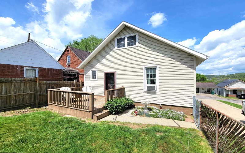 402 Fowler Avenue, Clarksburg, West Virginia 26301, 3 Bedrooms Bedrooms, 4 Rooms Rooms,1 BathroomBathrooms,Single Family Detached,For Sale,Fowler,10159325