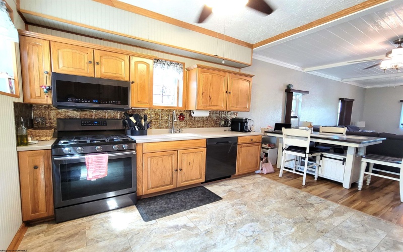 402 Fowler Avenue, Clarksburg, West Virginia 26301, 3 Bedrooms Bedrooms, 4 Rooms Rooms,1 BathroomBathrooms,Single Family Detached,For Sale,Fowler,10159325