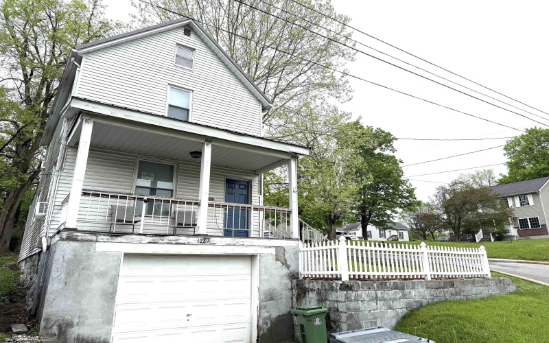1289 Denver Avenue, Morgantown, West Virginia 26505, 2 Bedrooms Bedrooms, 4 Rooms Rooms,1 BathroomBathrooms,Single Family Detached,For Sale,Denver,10159326