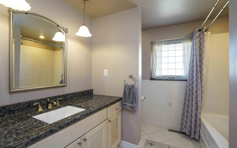 220 Meadow View Drive, Bridgeport, West Virginia 26330, 4 Bedrooms Bedrooms, 10 Rooms Rooms,3 BathroomsBathrooms,Single Family Detached,For Sale,Meadow View,10157704