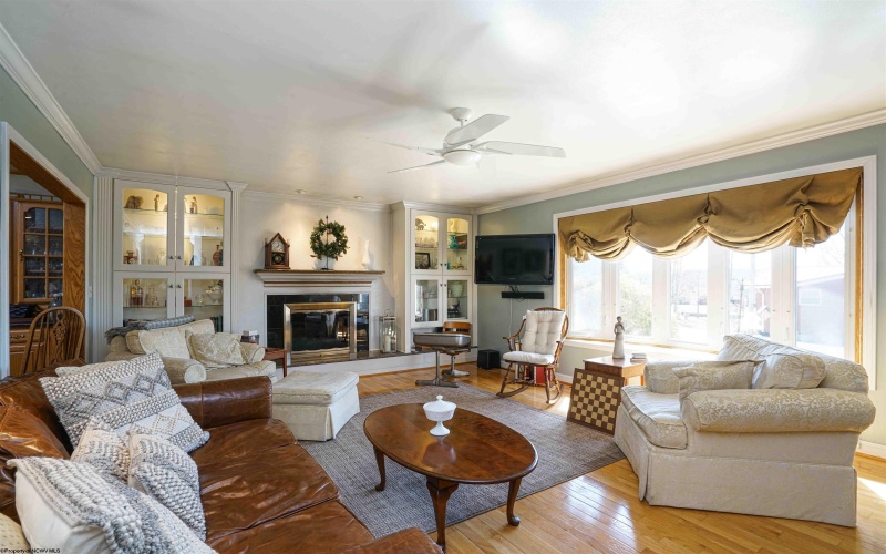 220 Meadow View Drive, Bridgeport, West Virginia 26330, 4 Bedrooms Bedrooms, 10 Rooms Rooms,3 BathroomsBathrooms,Single Family Detached,For Sale,Meadow View,10157704