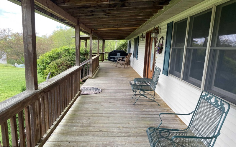 133 Potterstone Road, Buckhannon, West Virginia 26201-4033, 4 Bedrooms Bedrooms, 8 Rooms Rooms,3 BathroomsBathrooms,Single Family Detached,For Sale,Potterstone,10159342