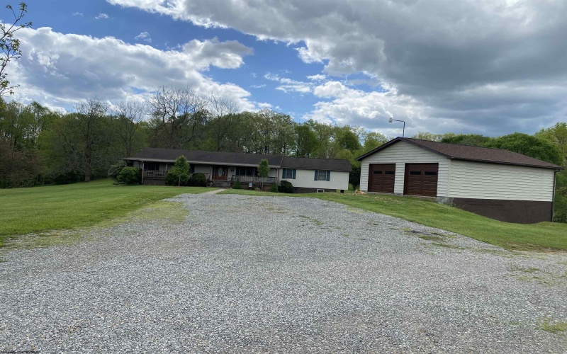 133 Potterstone Road, Buckhannon, West Virginia 26201-4033, 4 Bedrooms Bedrooms, 8 Rooms Rooms,3 BathroomsBathrooms,Single Family Detached,For Sale,Potterstone,10159342