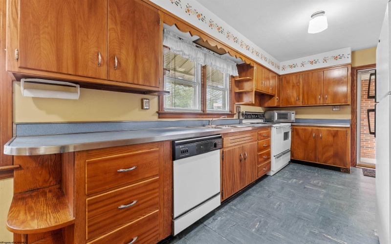 1060 Takoma Street, Morgantown, West Virginia 26505, 3 Bedrooms Bedrooms, 6 Rooms Rooms,1 BathroomBathrooms,Single Family Detached,For Sale,Takoma,10159350
