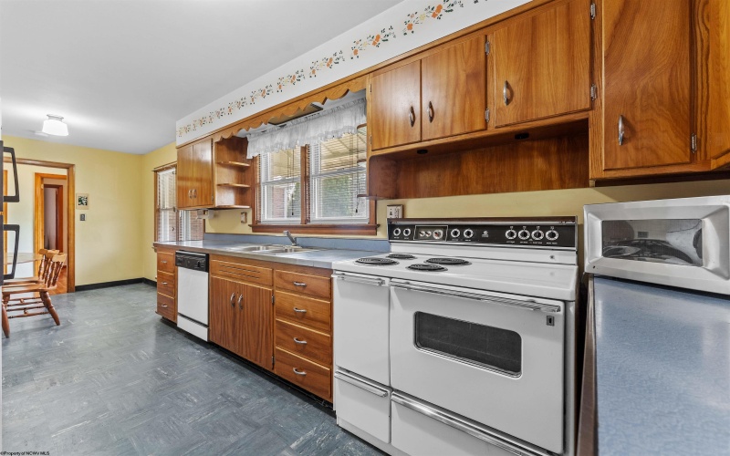 1060 Takoma Street, Morgantown, West Virginia 26505, 3 Bedrooms Bedrooms, 6 Rooms Rooms,1 BathroomBathrooms,Single Family Detached,For Sale,Takoma,10159350