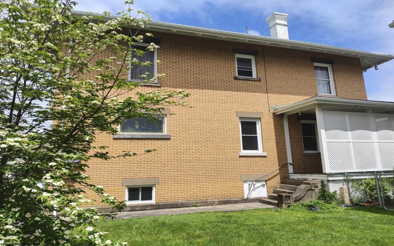 123 Main Street, Buckhannon, West Virginia 26201, 4 Bedrooms Bedrooms, 9 Rooms Rooms,3 BathroomsBathrooms,Single Family Detached,For Sale,Main,10159340