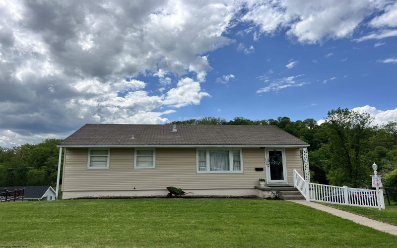 113 Buffalo Avenue, Fairmont, West Virginia 26554, 2 Bedrooms Bedrooms, 6 Rooms Rooms,2 BathroomsBathrooms,Single Family Detached,For Sale,Buffalo,10159345