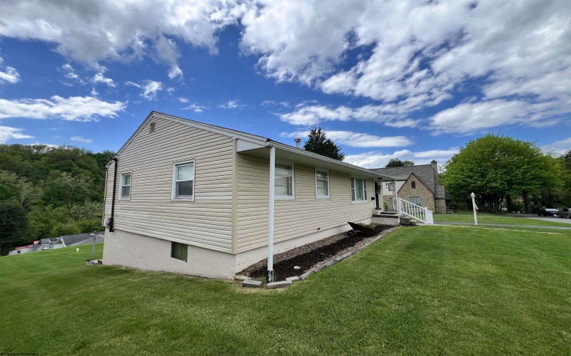 113 Buffalo Avenue, Fairmont, West Virginia 26554, 2 Bedrooms Bedrooms, 6 Rooms Rooms,2 BathroomsBathrooms,Single Family Detached,For Sale,Buffalo,10159345