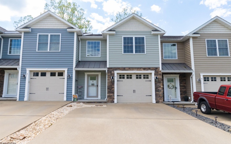 6 Fairway Drive, Mount Clare, West Virginia 26408, 3 Bedrooms Bedrooms, 6 Rooms Rooms,2 BathroomsBathrooms,Single Family Attached,For Sale,Fairway,10159355