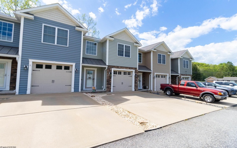 6 Fairway Drive, Mount Clare, West Virginia 26408, 3 Bedrooms Bedrooms, 6 Rooms Rooms,2 BathroomsBathrooms,Single Family Attached,For Sale,Fairway,10159355
