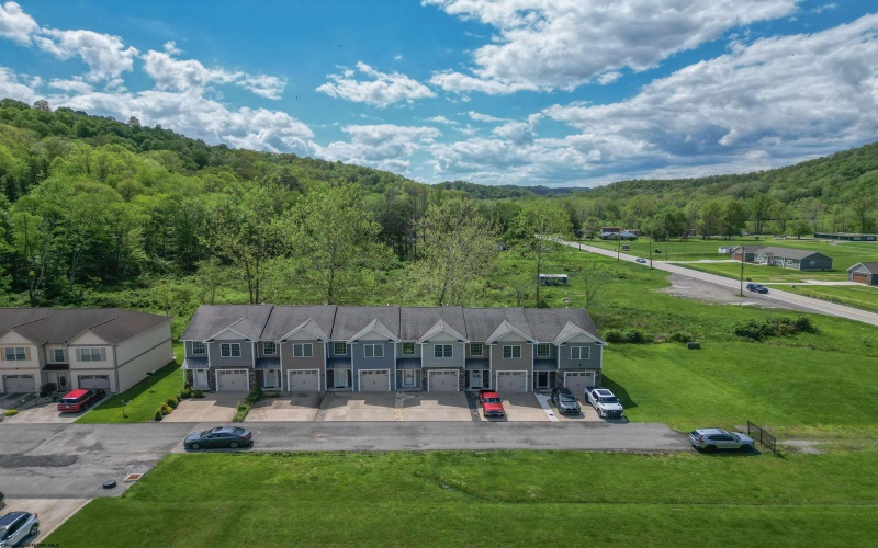6 Fairway Drive, Mount Clare, West Virginia 26408, 3 Bedrooms Bedrooms, 6 Rooms Rooms,2 BathroomsBathrooms,Single Family Attached,For Sale,Fairway,10159355