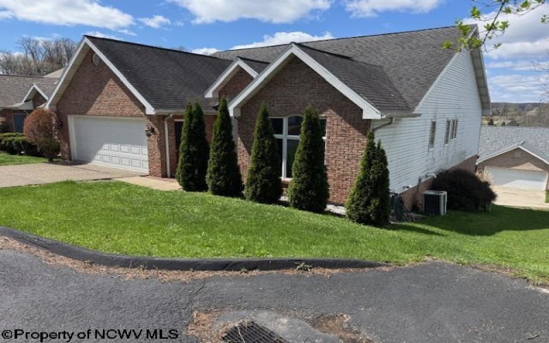 118 Cobblestone Circle, Morgantown, West Virginia 26505, 5 Bedrooms Bedrooms, 9 Rooms Rooms,3 BathroomsBathrooms,Single Family Detached,For Sale,Cobblestone,10158865