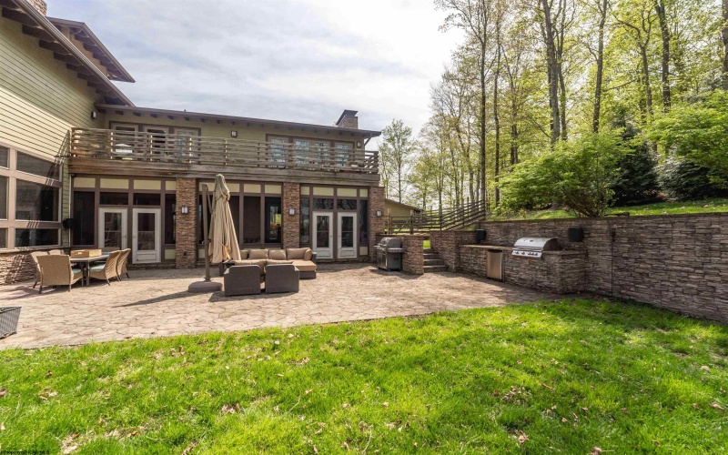 215 Mystic Drive, Morgantown, West Virginia 26508, 6 Bedrooms Bedrooms, 11 Rooms Rooms,6 BathroomsBathrooms,Single Family Detached,For Sale,Mystic,10159369