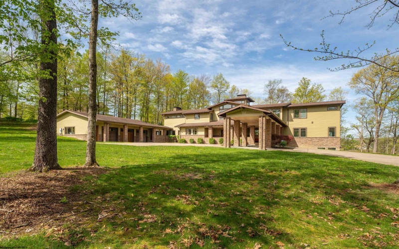 215 Mystic Drive, Morgantown, West Virginia 26508, 6 Bedrooms Bedrooms, 11 Rooms Rooms,6 BathroomsBathrooms,Single Family Detached,For Sale,Mystic,10159369