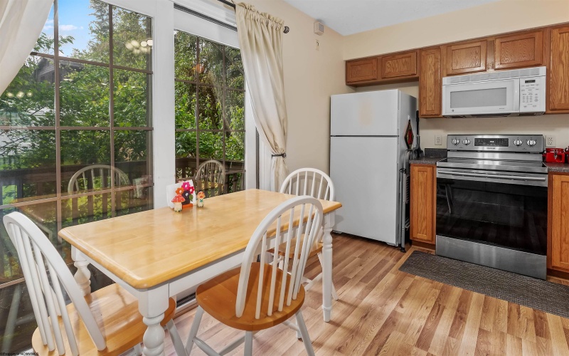 12 Silver View Court, Morgantown, West Virginia 26508, 2 Bedrooms Bedrooms, 5 Rooms Rooms,2 BathroomsBathrooms,Single Family Attached,For Sale,Silver View,10159358