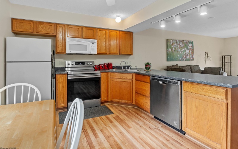 12 Silver View Court, Morgantown, West Virginia 26508, 2 Bedrooms Bedrooms, 5 Rooms Rooms,2 BathroomsBathrooms,Single Family Attached,For Sale,Silver View,10159358