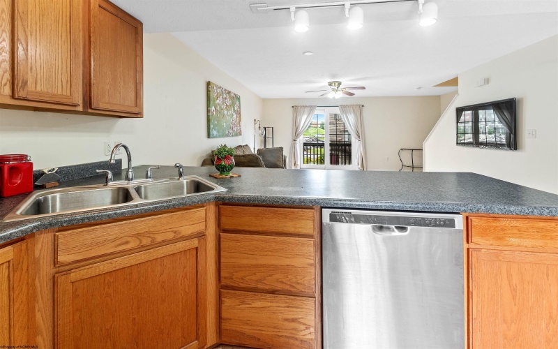 12 Silver View Court, Morgantown, West Virginia 26508, 2 Bedrooms Bedrooms, 5 Rooms Rooms,2 BathroomsBathrooms,Single Family Attached,For Sale,Silver View,10159358