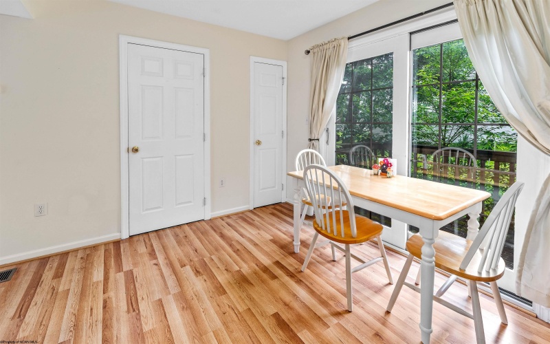 12 Silver View Court, Morgantown, West Virginia 26508, 2 Bedrooms Bedrooms, 5 Rooms Rooms,2 BathroomsBathrooms,Single Family Attached,For Sale,Silver View,10159358