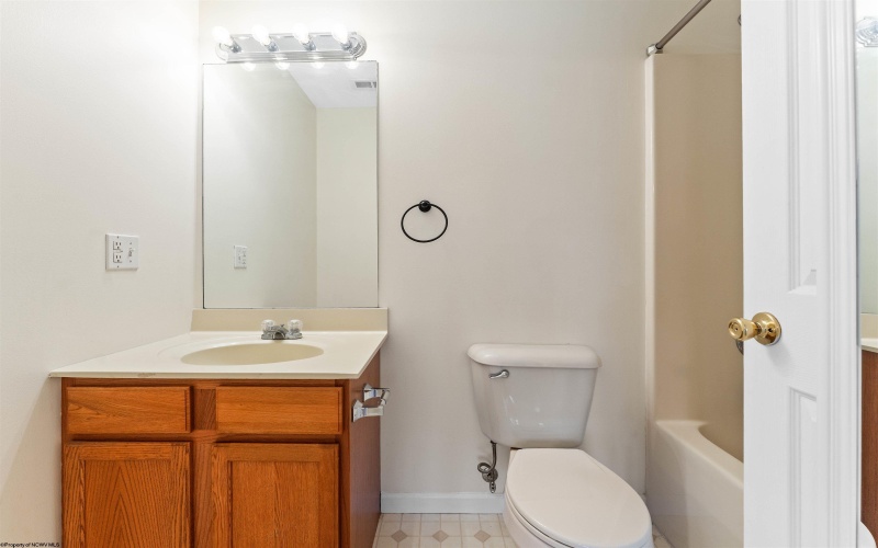 12 Silver View Court, Morgantown, West Virginia 26508, 2 Bedrooms Bedrooms, 5 Rooms Rooms,2 BathroomsBathrooms,Single Family Attached,For Sale,Silver View,10159358
