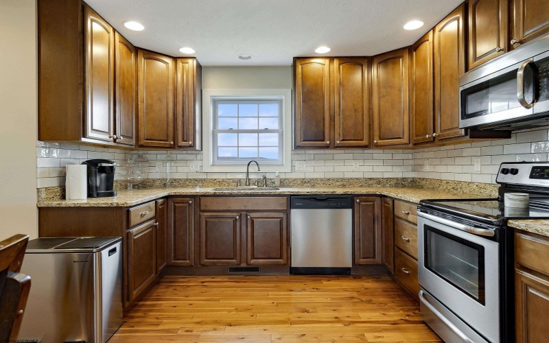 11 Amber Ridge, Morgantown, West Virginia 26508, 3 Bedrooms Bedrooms, 6 Rooms Rooms,3 BathroomsBathrooms,Residential Rentals,For Rent,Amber,10159367