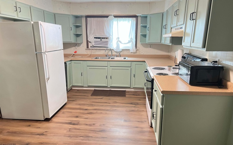 512 Camden Avenue, Monongah, West Virginia 26554, 2 Bedrooms Bedrooms, 5 Rooms Rooms,1 BathroomBathrooms,Single Family Detached,For Sale,Camden,10159366