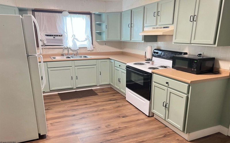 512 Camden Avenue, Monongah, West Virginia 26554, 2 Bedrooms Bedrooms, 5 Rooms Rooms,1 BathroomBathrooms,Single Family Detached,For Sale,Camden,10159366
