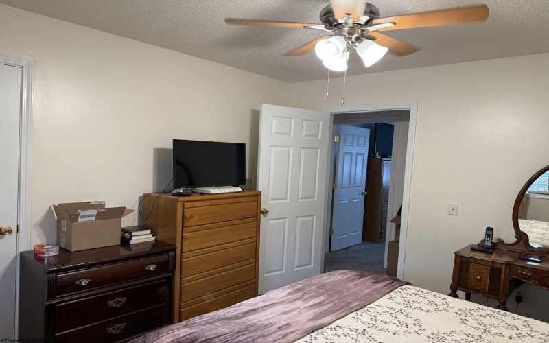 112 Hillside Drive, Thomas, West Virginia 26292, 3 Bedrooms Bedrooms, 8 Rooms Rooms,2 BathroomsBathrooms,Single Family Detached,For Sale,Hillside,10159364