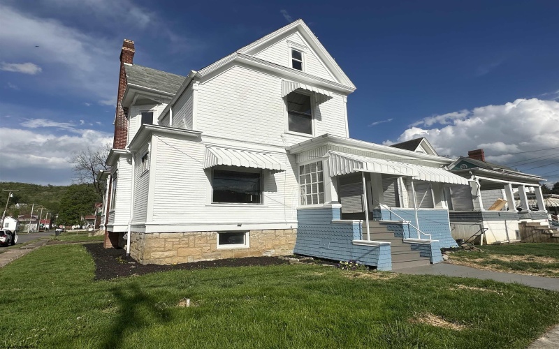 108 Marshall Street, Mannington, West Virginia 26582, 3 Bedrooms Bedrooms, 9 Rooms Rooms,1 BathroomBathrooms,Single Family Detached,For Sale,Marshall,10159359