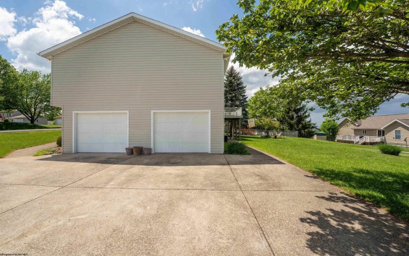 1095 Brooking Drive, Morgantown, West Virginia 26508, 3 Bedrooms Bedrooms, 7 Rooms Rooms,2 BathroomsBathrooms,Single Family Detached,For Sale,Brooking,10159372