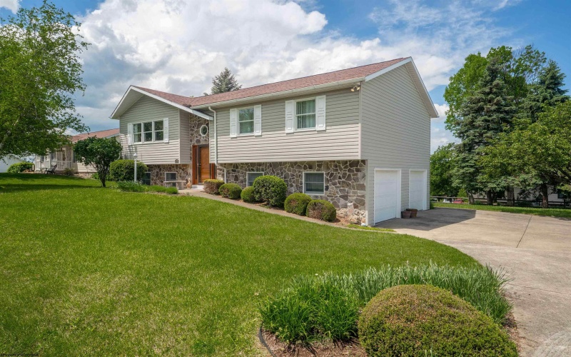 1095 Brooking Drive, Morgantown, West Virginia 26508, 3 Bedrooms Bedrooms, 7 Rooms Rooms,2 BathroomsBathrooms,Single Family Detached,For Sale,Brooking,10159372