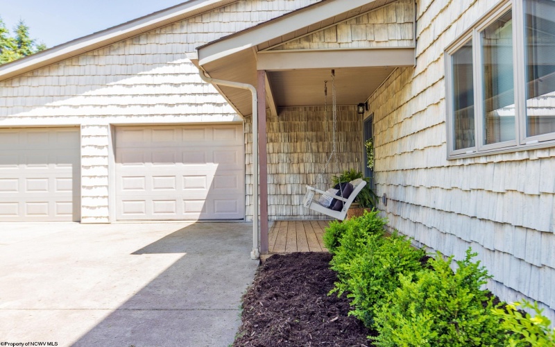 2626 STEWARTSTOWN Road, Morgantown, West Virginia 26508, 5 Bedrooms Bedrooms, 15 Rooms Rooms,4 BathroomsBathrooms,Single Family Detached,For Sale,STEWARTSTOWN,10159371