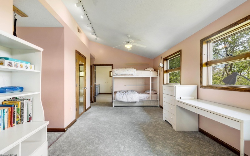 2626 STEWARTSTOWN Road, Morgantown, West Virginia 26508, 5 Bedrooms Bedrooms, 15 Rooms Rooms,4 BathroomsBathrooms,Single Family Detached,For Sale,STEWARTSTOWN,10159371