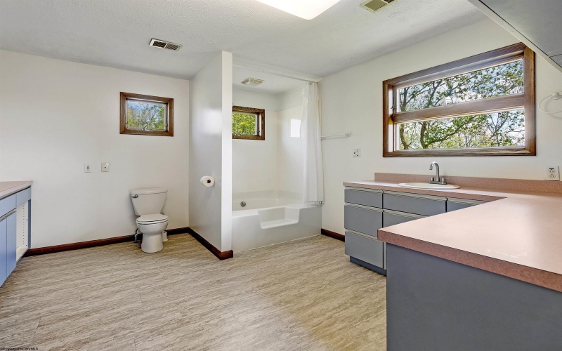2626 STEWARTSTOWN Road, Morgantown, West Virginia 26508, 5 Bedrooms Bedrooms, 15 Rooms Rooms,4 BathroomsBathrooms,Single Family Detached,For Sale,STEWARTSTOWN,10159371