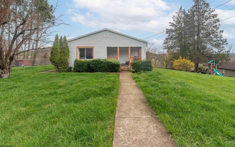 168 Highland Drive, Fairmont, West Virginia 26554, 2 Bedrooms Bedrooms, 6 Rooms Rooms,1 BathroomBathrooms,Single Family Detached,For Sale,Highland,10159390