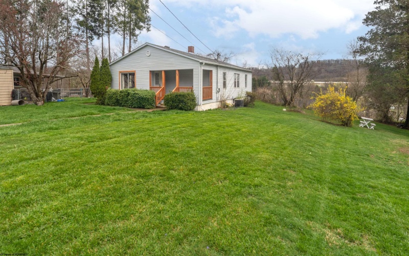 168 Highland Drive, Fairmont, West Virginia 26554, 2 Bedrooms Bedrooms, 6 Rooms Rooms,1 BathroomBathrooms,Single Family Detached,For Sale,Highland,10159390
