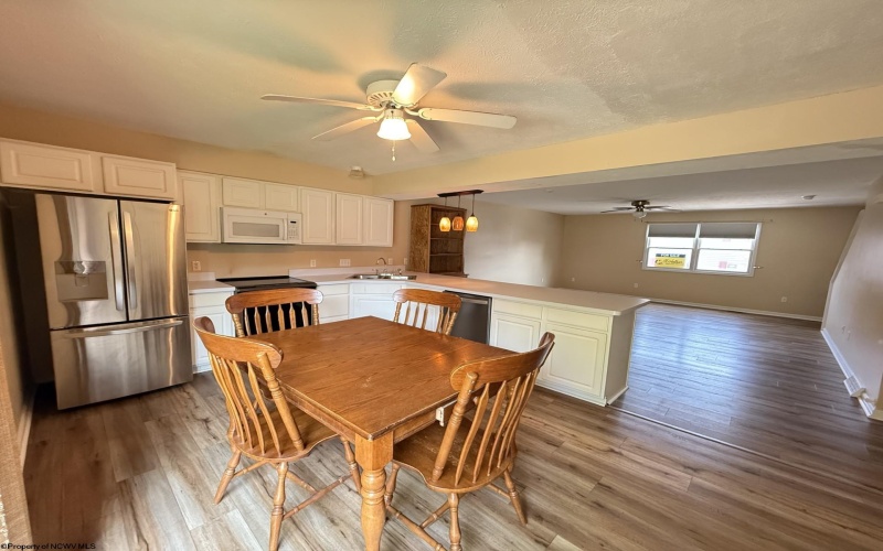 217 Stonegate Circle, Morgantown, West Virginia 26505, 3 Bedrooms Bedrooms, 5 Rooms Rooms,4 BathroomsBathrooms,Residential Rentals,For Rent,Stonegate,10159375