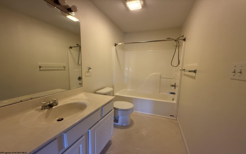 217 Stonegate Circle, Morgantown, West Virginia 26505, 3 Bedrooms Bedrooms, 5 Rooms Rooms,4 BathroomsBathrooms,Residential Rentals,For Rent,Stonegate,10159375