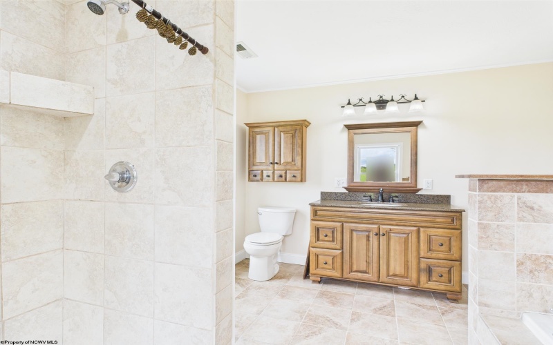 2 Franklin Farms Drive, Fairmont, West Virginia 26554, 6 Bedrooms Bedrooms, 19 Rooms Rooms,5 BathroomsBathrooms,Single Family Detached,For Sale,Franklin Farms,10159378