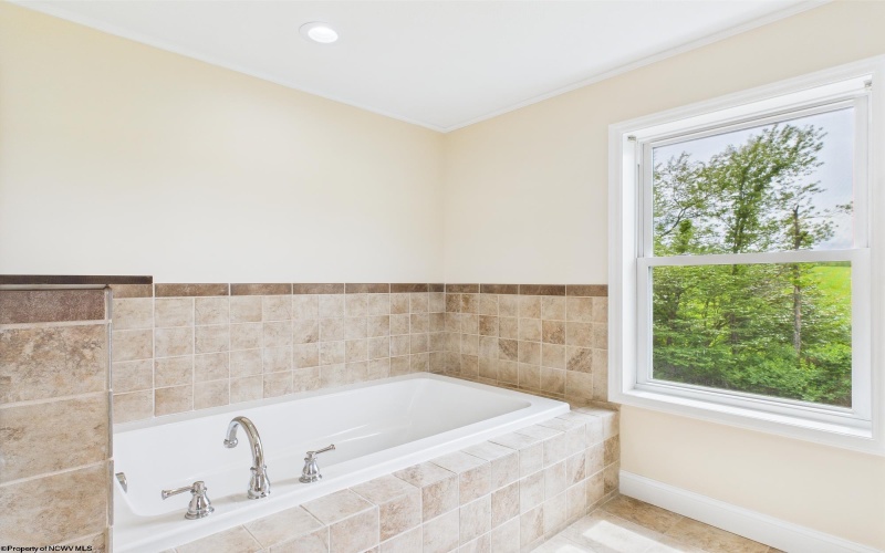 2 Franklin Farms Drive, Fairmont, West Virginia 26554, 6 Bedrooms Bedrooms, 19 Rooms Rooms,5 BathroomsBathrooms,Single Family Detached,For Sale,Franklin Farms,10159378