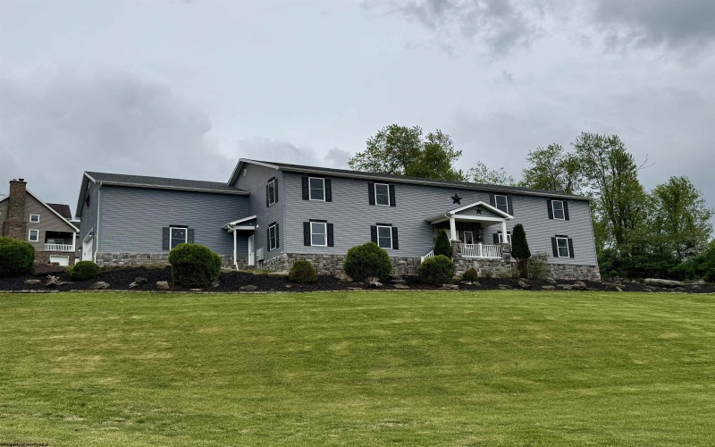 2 Franklin Farms Drive, Fairmont, West Virginia 26554, 6 Bedrooms Bedrooms, 19 Rooms Rooms,5 BathroomsBathrooms,Single Family Detached,For Sale,Franklin Farms,10159378