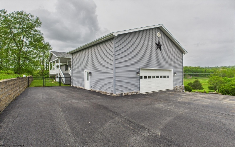 2 Franklin Farms Drive, Fairmont, West Virginia 26554, 6 Bedrooms Bedrooms, 19 Rooms Rooms,5 BathroomsBathrooms,Single Family Detached,For Sale,Franklin Farms,10159378
