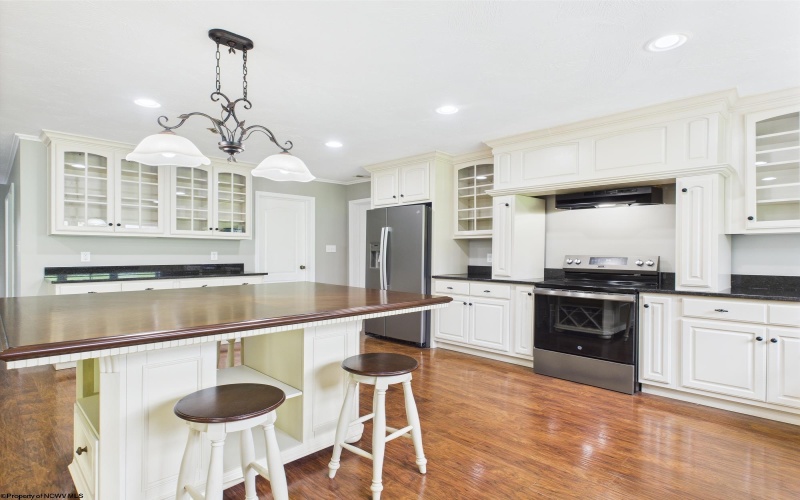 2 Franklin Farms Drive, Fairmont, West Virginia 26554, 6 Bedrooms Bedrooms, 19 Rooms Rooms,5 BathroomsBathrooms,Single Family Detached,For Sale,Franklin Farms,10159378